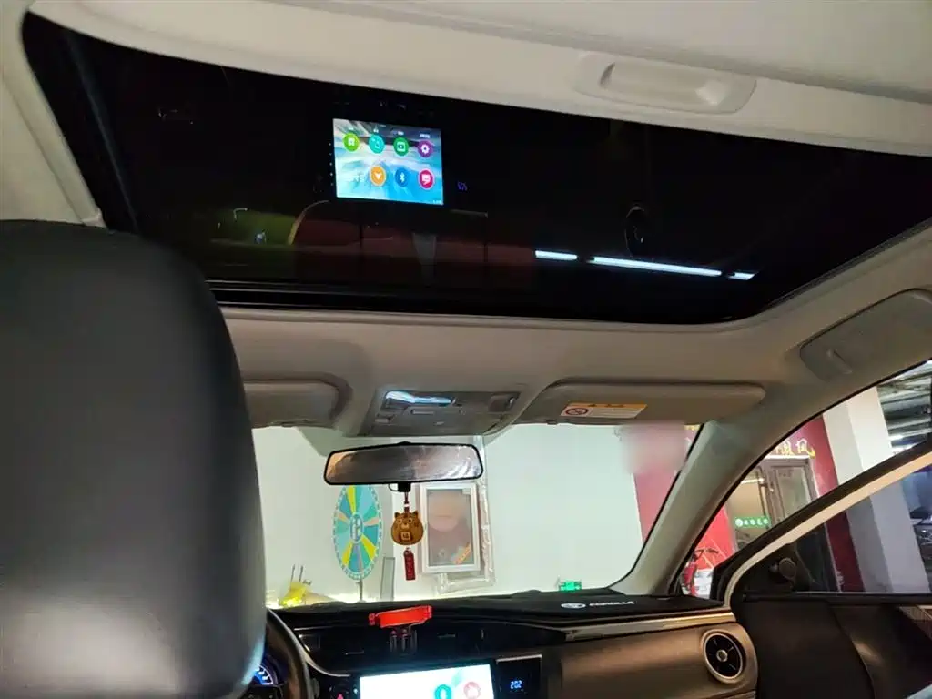 Toyota Corolla 2017 Facelift Hybrid 1.8L E-CVT Elite Edition фото 18
