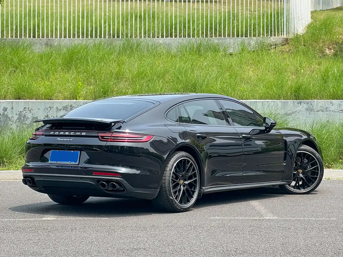 Porsche Panamera 2017 Panamera 4 Executive Long Wheelbase 3.0T фото 4