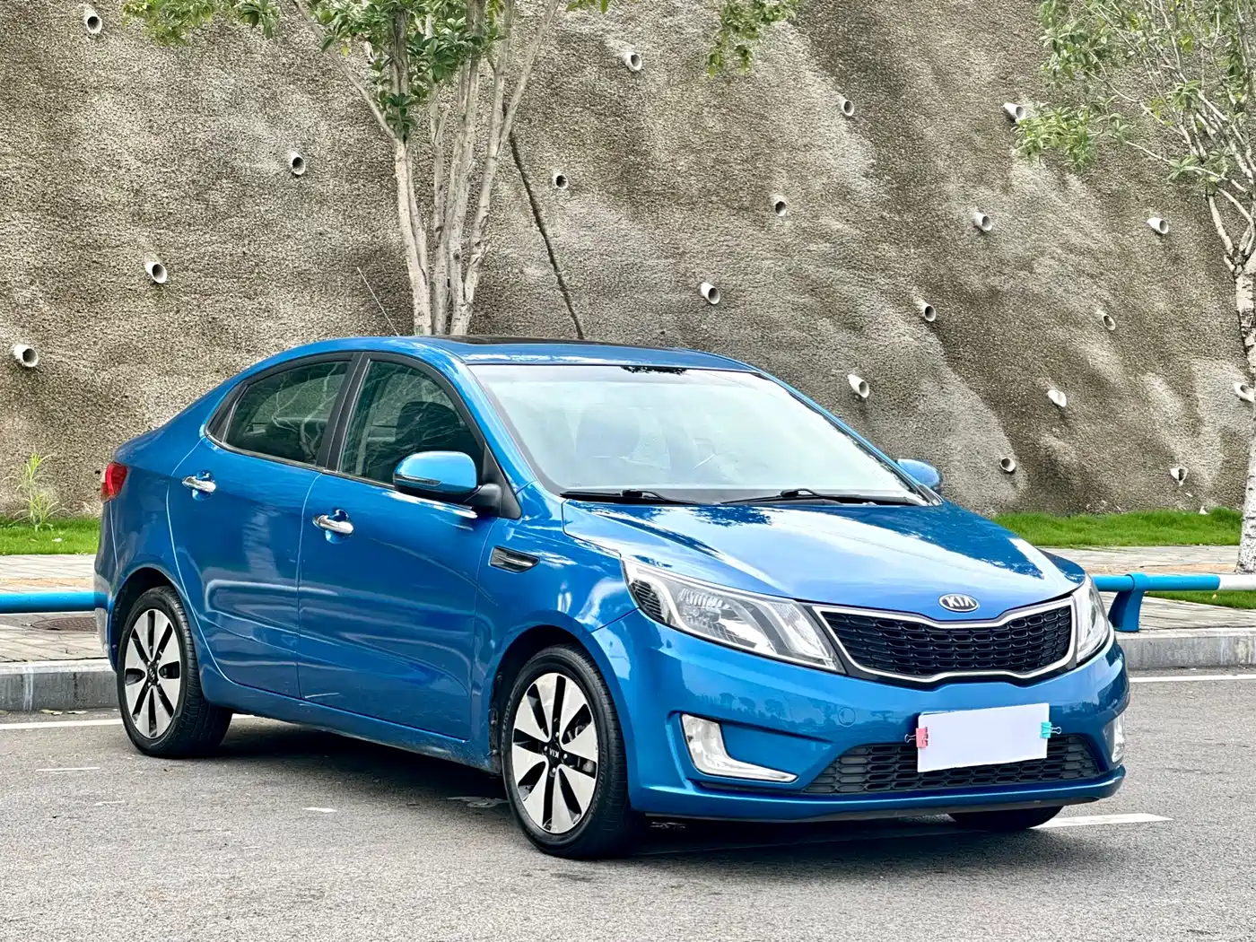 Kia K2 2012 2012 Sedan 1.6L AT Premium Commemorative Edition