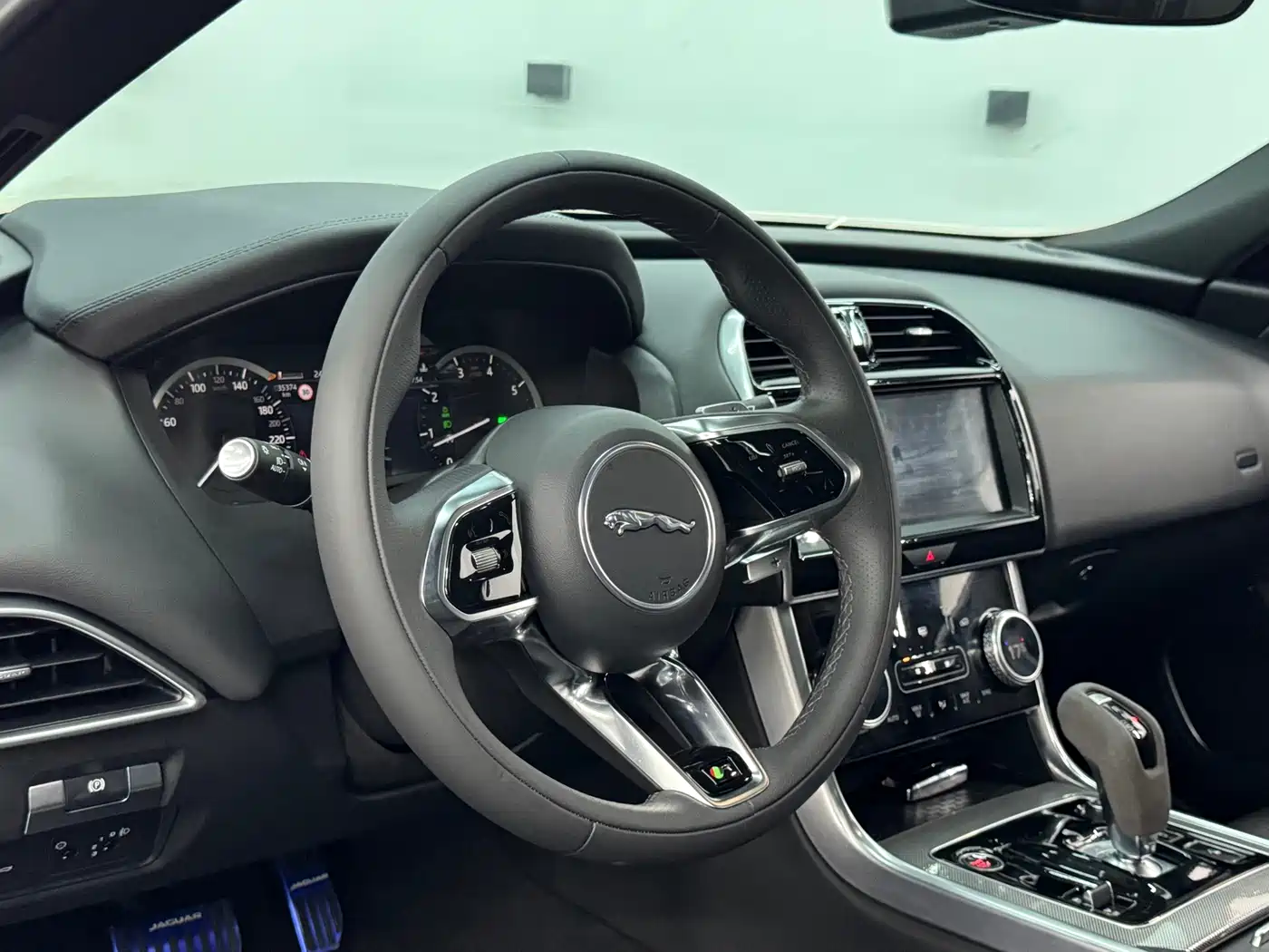 Фото 6 - Jaguar XEL