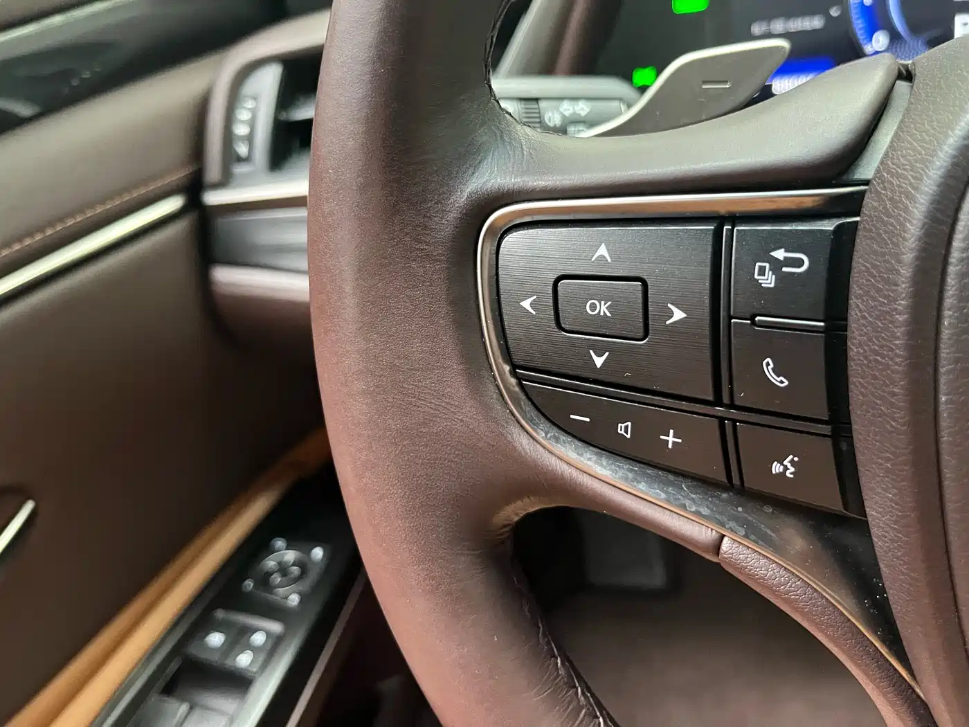 Lexus ES 2018 300h Excellence Edition China V фото 34