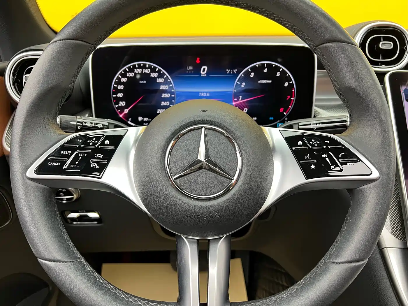 Mercedes-Benz GLC 2023 Facelift GLC 260 L 4MATIC Sport 7-Seater фото 10