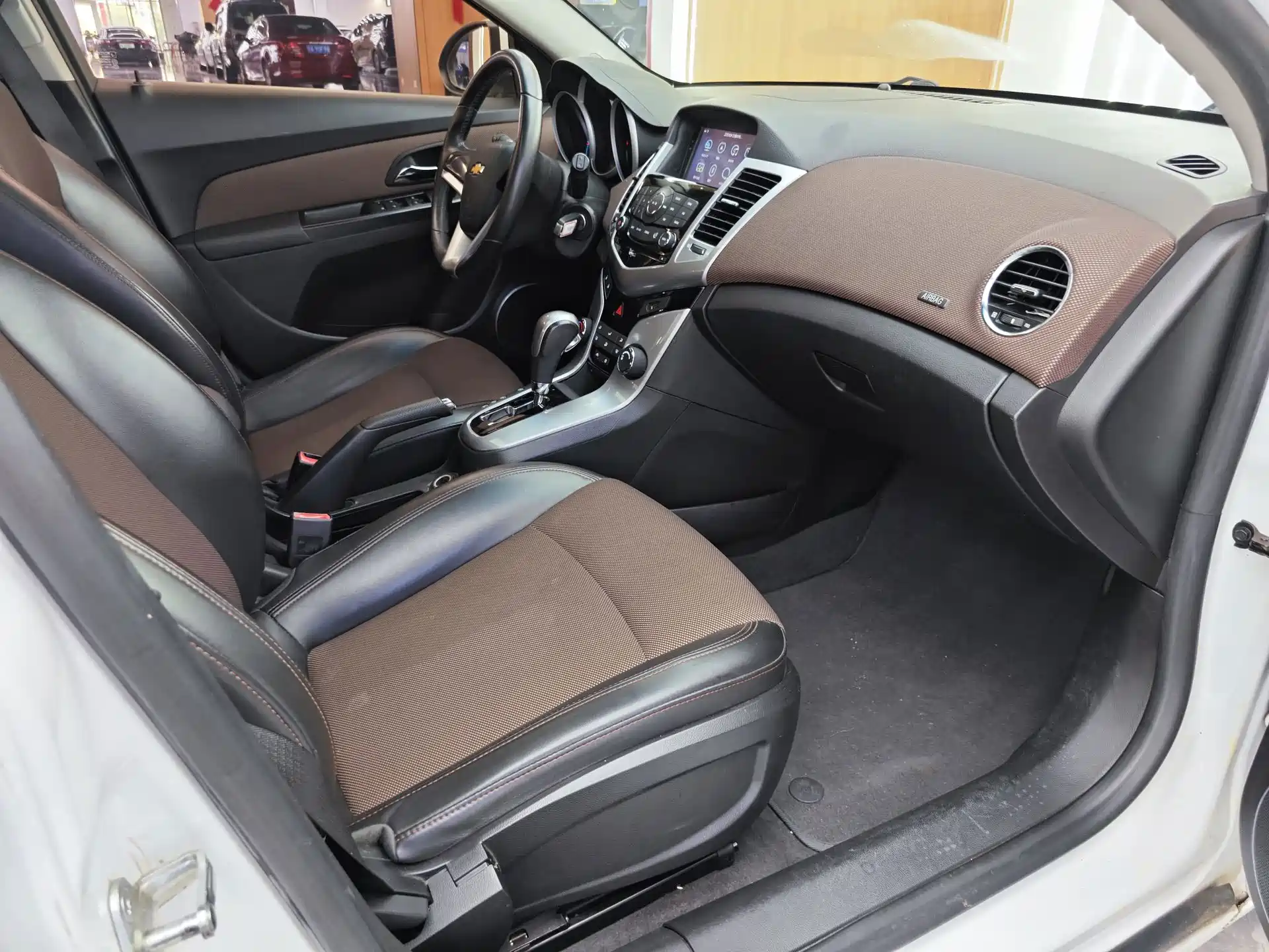 Фото 10 - Chevrolet Cruze