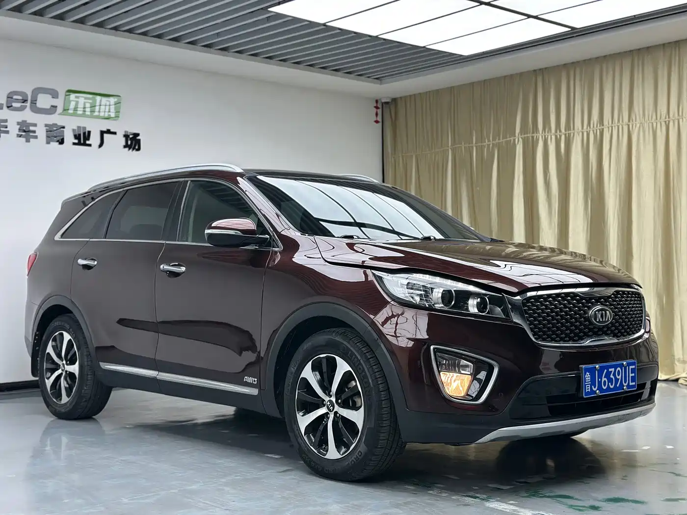 Kia Sorento 2015 2015 Sorento L 2.4L Gasoline 4WD Elite 7-Seater China V
