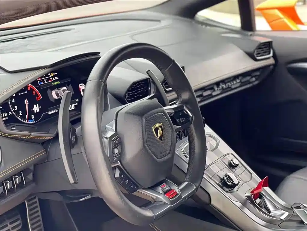 LAMBORGHINI HURACÁN