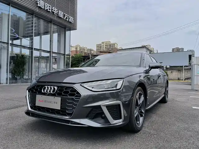Audi A4L 40 TFSI, Люкс Драйв