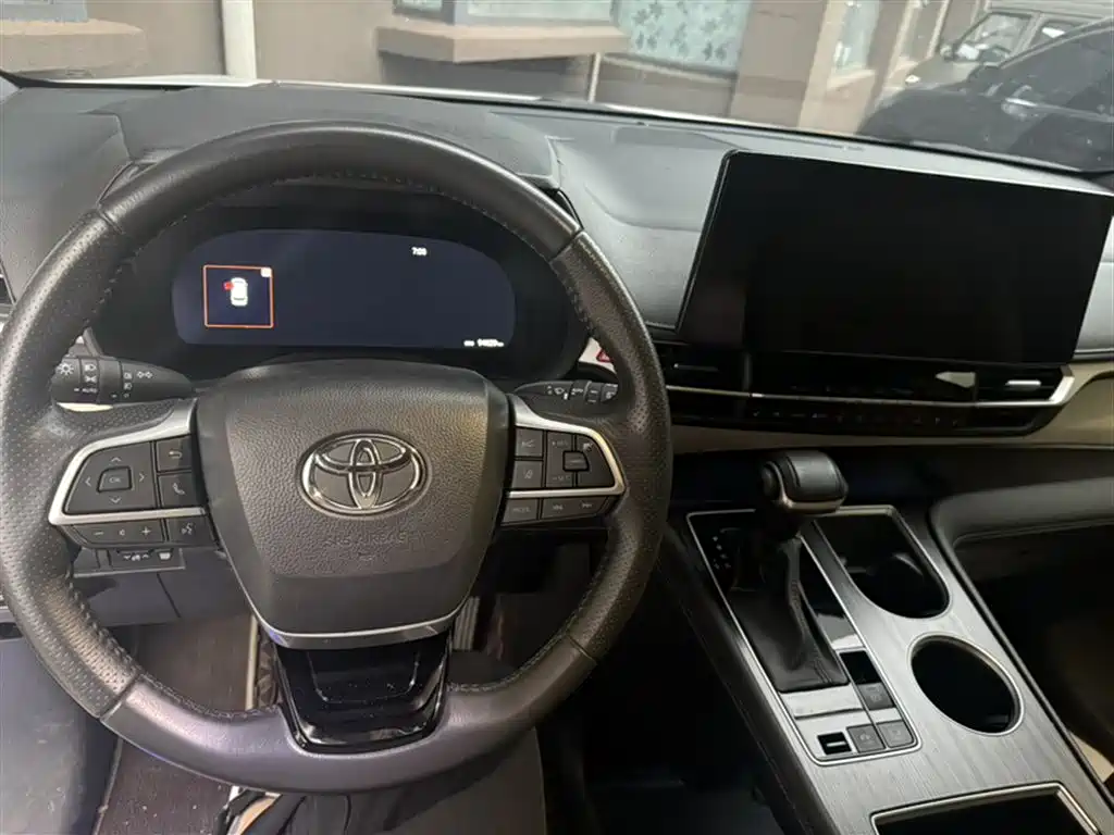 Toyota Sienna 2021 2.5L Hybrid Ultimate Edition фото 4