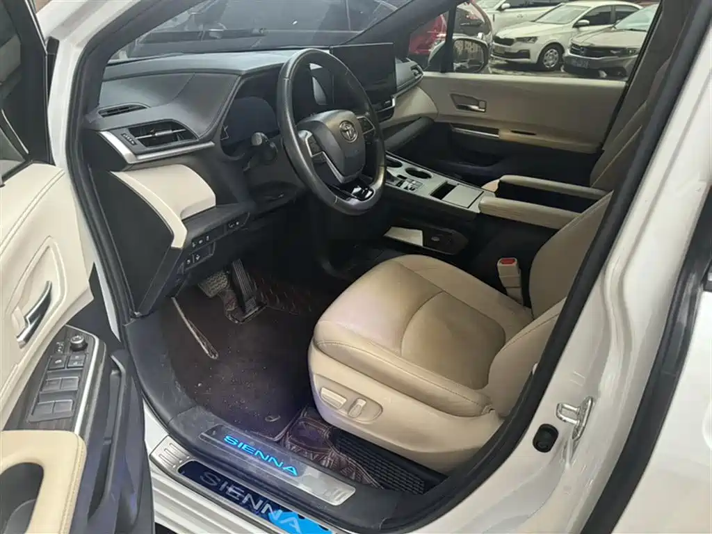 Toyota Sienna 2021 2.5L Hybrid Ultimate Edition фото 11