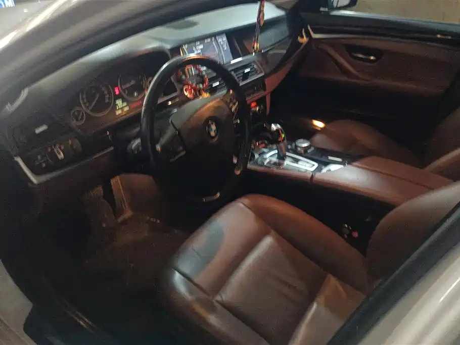 BMW 5 Series 2014 525Li Leading фото 9