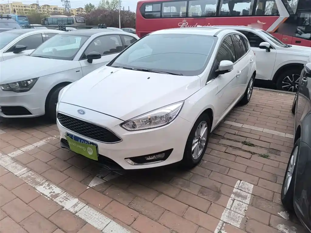 Фото 1 - Ford Focus
