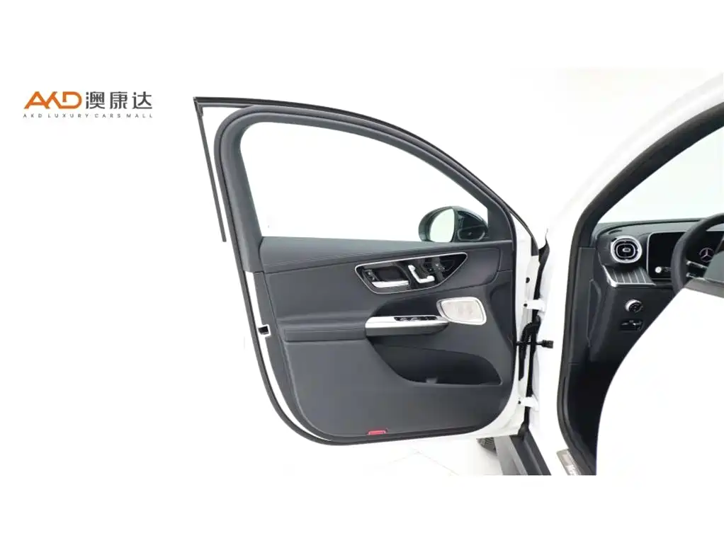 Mercedes-Benz GLC Coupe 2024 Model GLC 300 4MATIC Coupe SUV фото 10