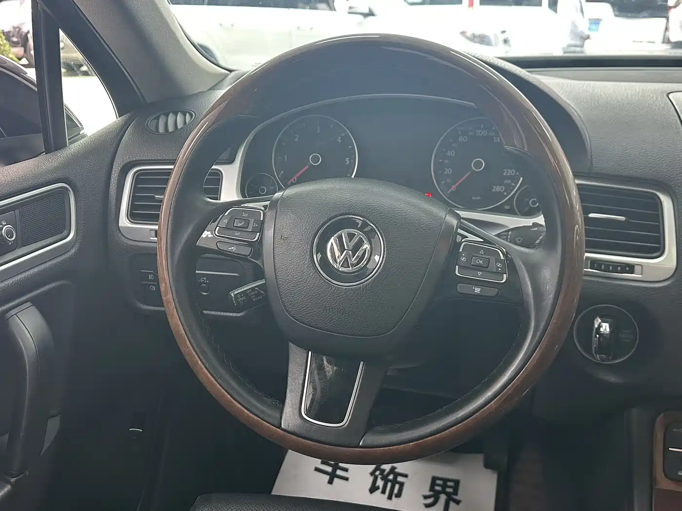 Volkswagen Touareg 2011 3.0TDI Diesel Comfort фото 16