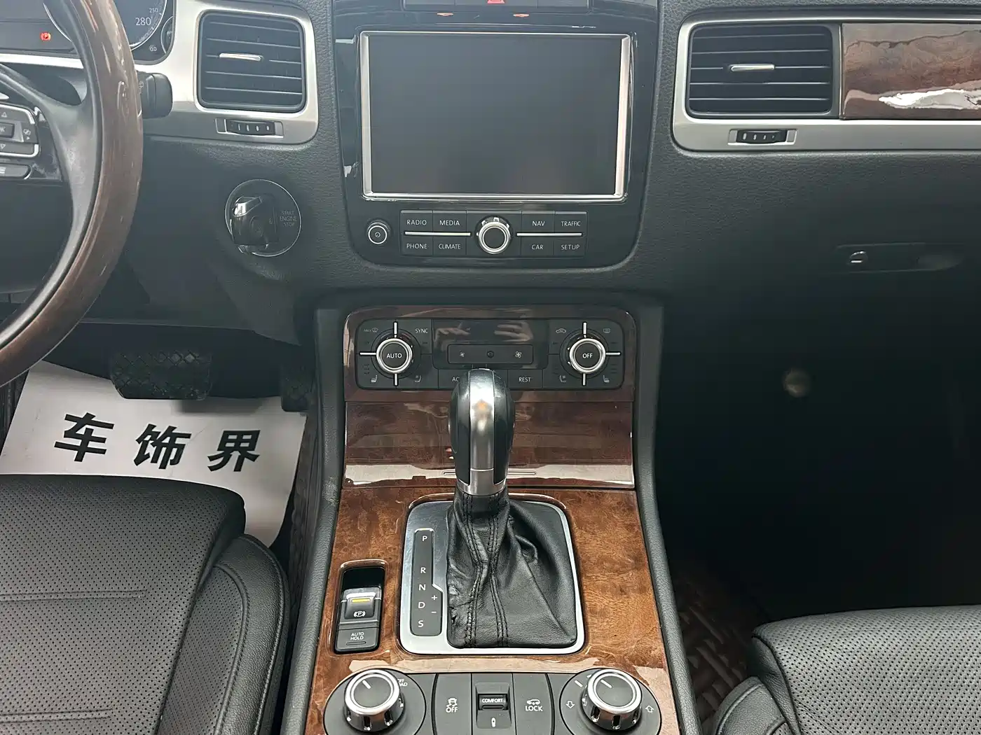 Volkswagen Touareg 2011 3.0TDI Diesel Comfort фото 24