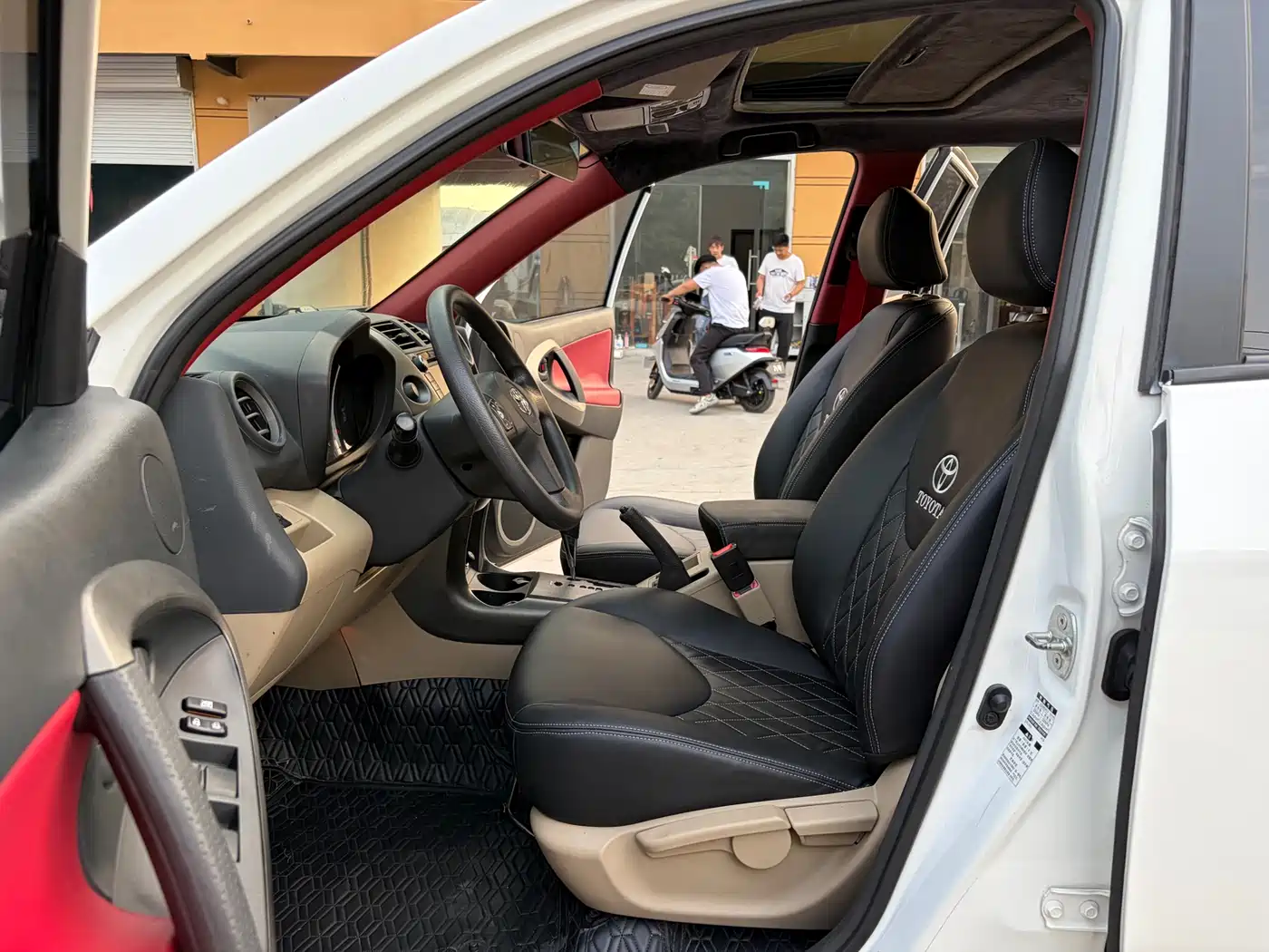 Toyota RAV4 Rongfang 2012 Styling Edition 2.0L Automatic 4WD фото 5