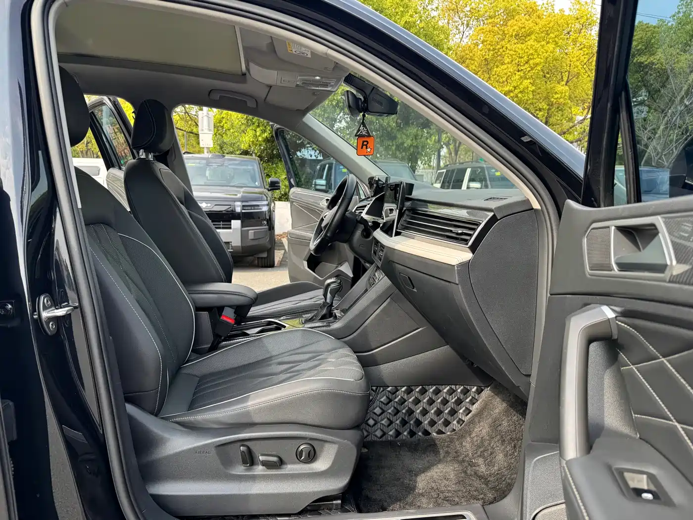 Volkswagen Tiguan L 2022 330TSI Auto 2WD R-Line Premium Edition фото 16