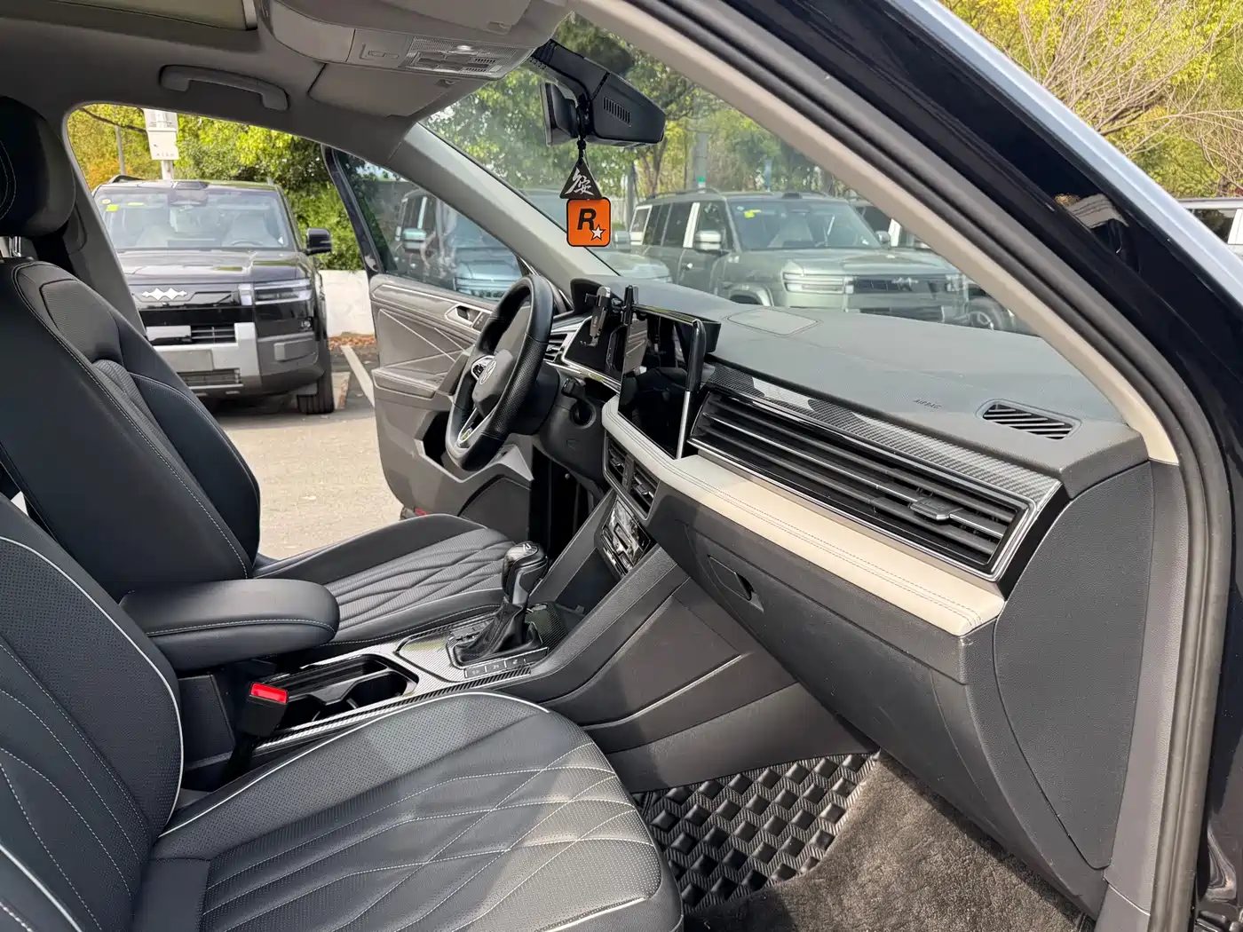 Volkswagen Tiguan L 2022 330TSI Auto 2WD R-Line Premium Edition фото 17