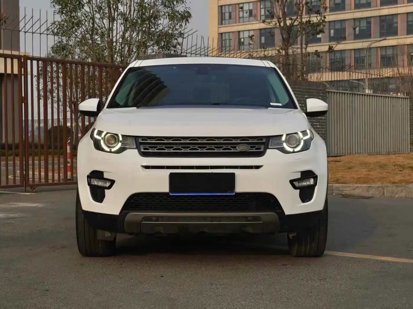 Land Rover Discovery Sport 2018 240PS SE Edition фото 2