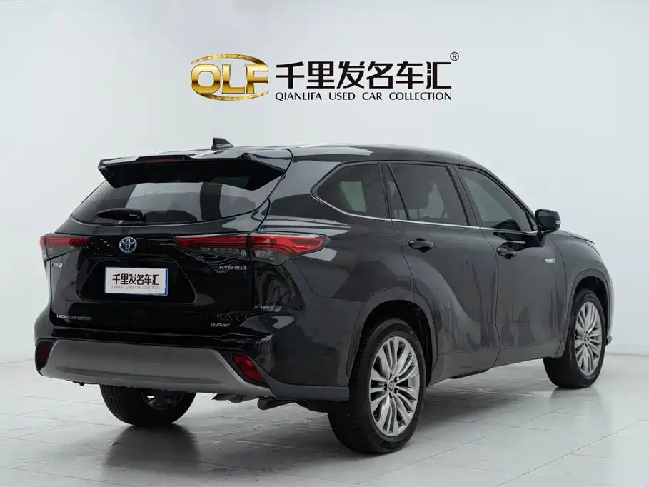 Toyota Highlander 2023 2.5L Smart Hybrid Dual Engine AWD Premium 7-Seater фото 6