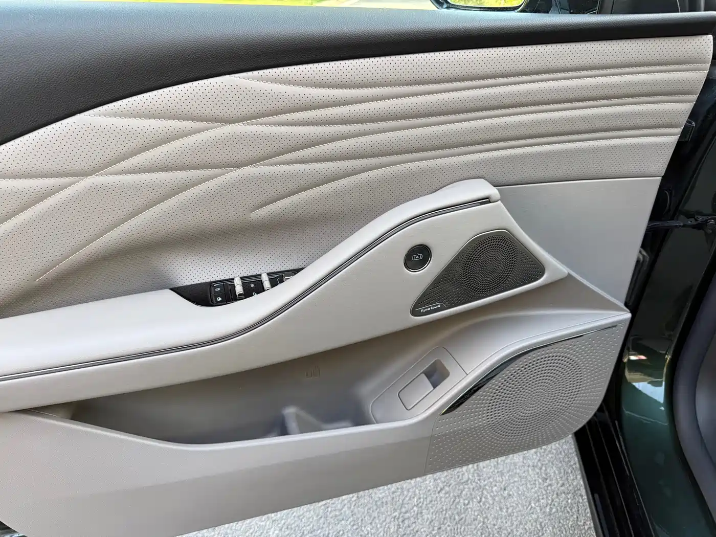 Geely Galaxy Galaxy Xingyao 8 2025 130km EM-P Starship Edition фото 6