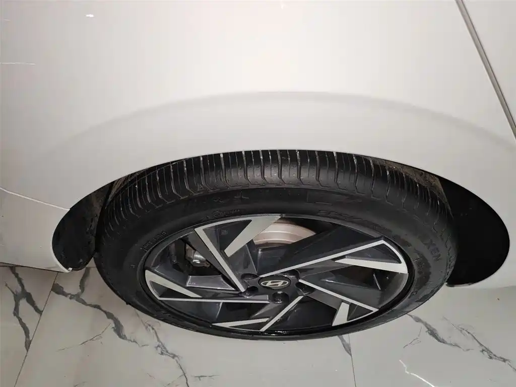 Hyundai Elantra 2023 Model 1.5L CVT LUX Premium Edition фото 26