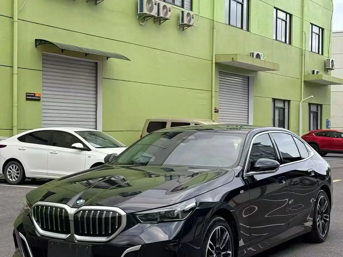 BMW 5 Series 2025 530Li Leading M Sport Package