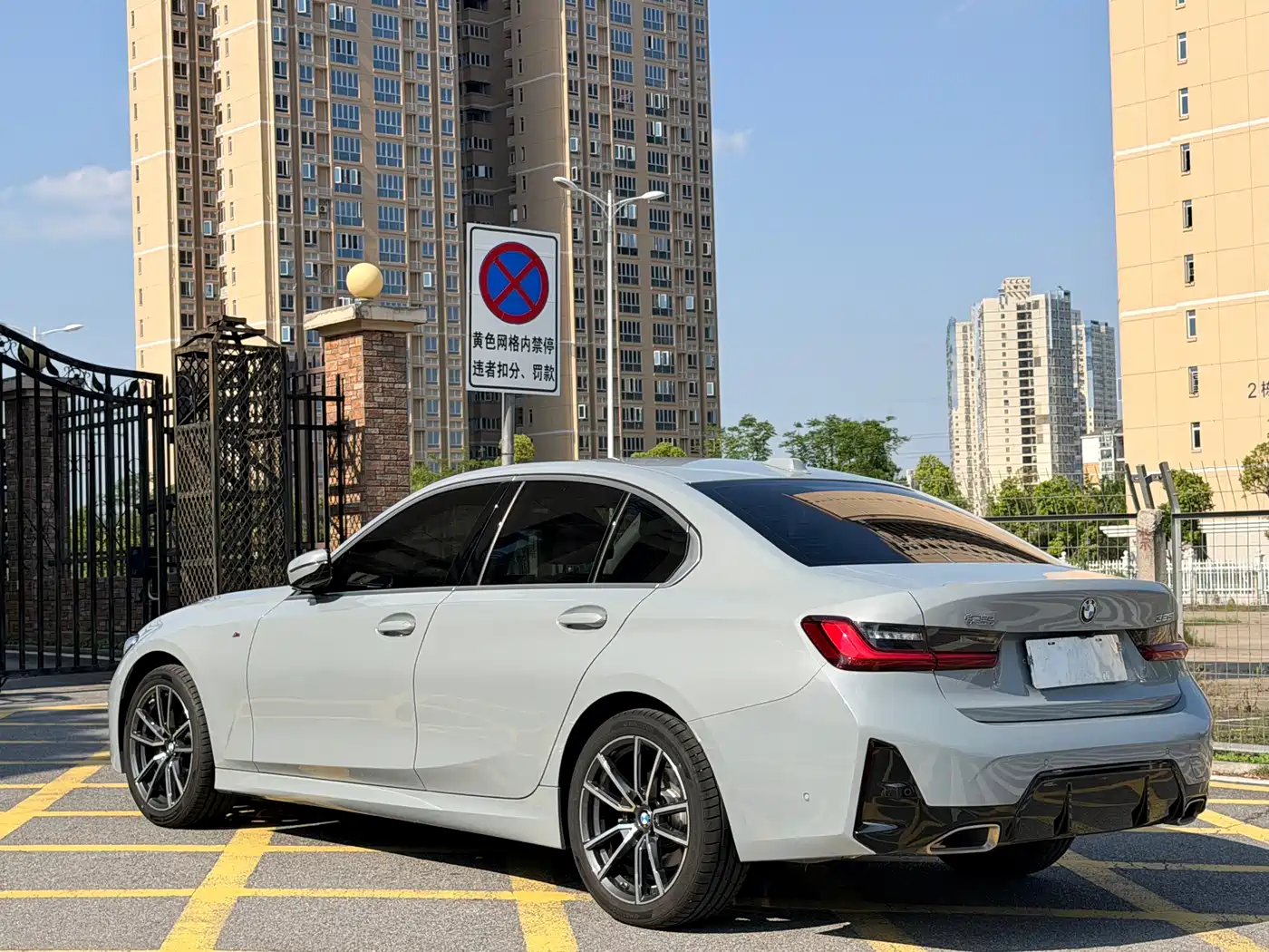 BMW 3 Series 2025 325i M Sport Package фото 12