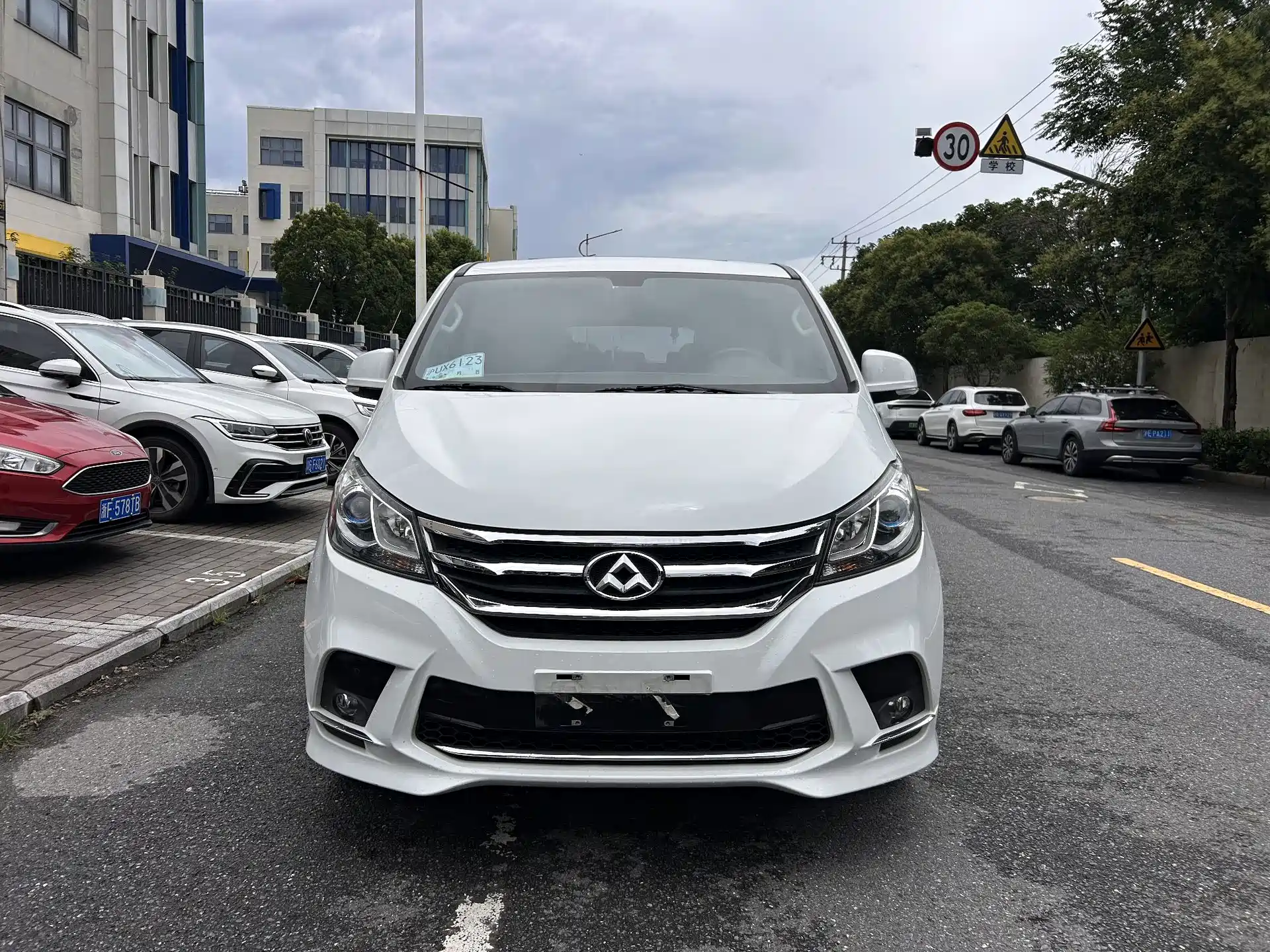 Фото 2 - Maxus G10