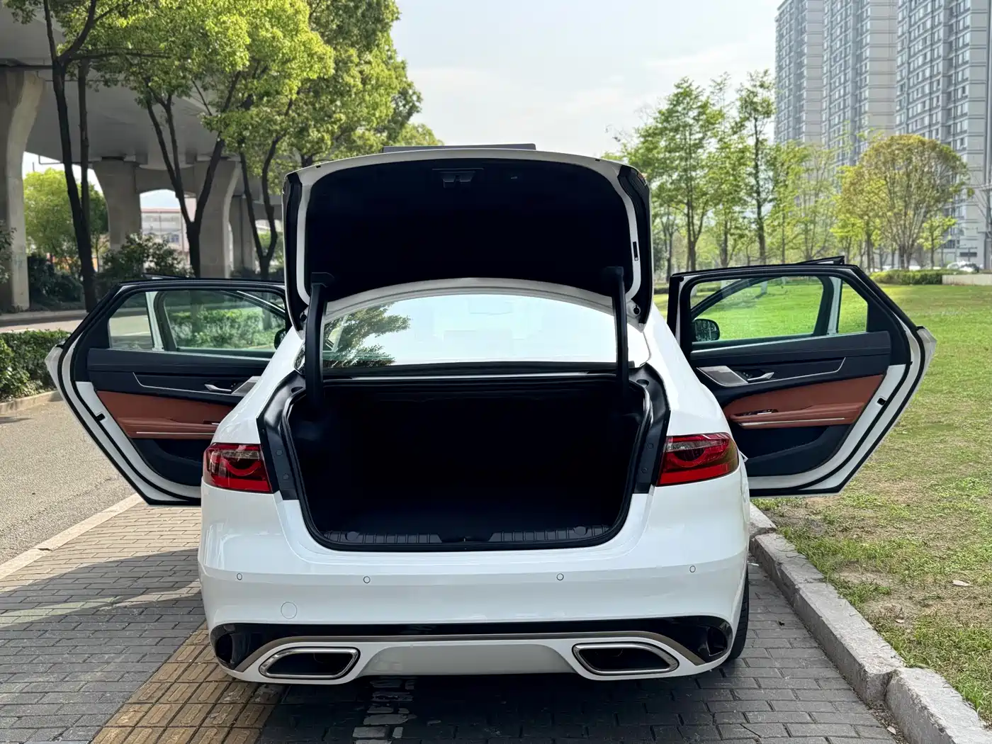 Jaguar XFL 2024 2024 2.0T P300 AWD Flagship Sport Gilded Edition