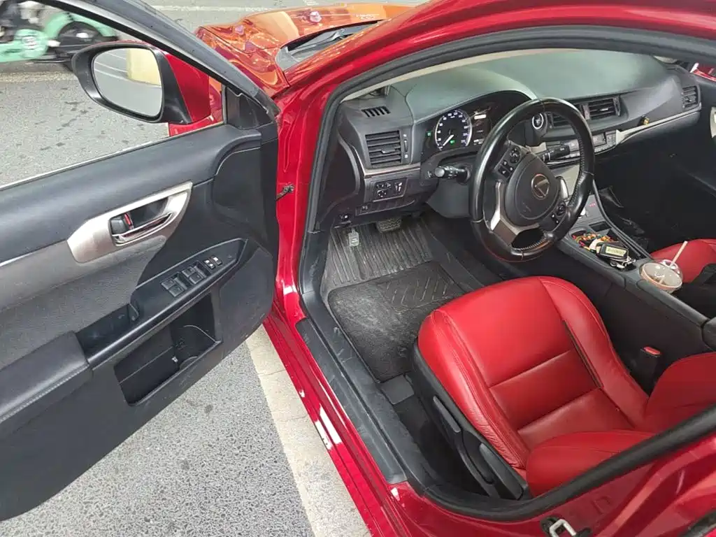 Фото 21 - Lexus CT
