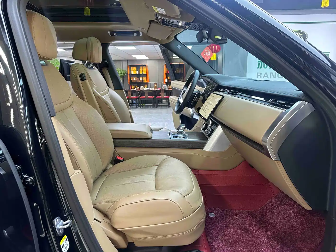 Land Rover Range Rover 2023 Facelift 3.0 L6 400PS Prosperity Extended Version фото 9