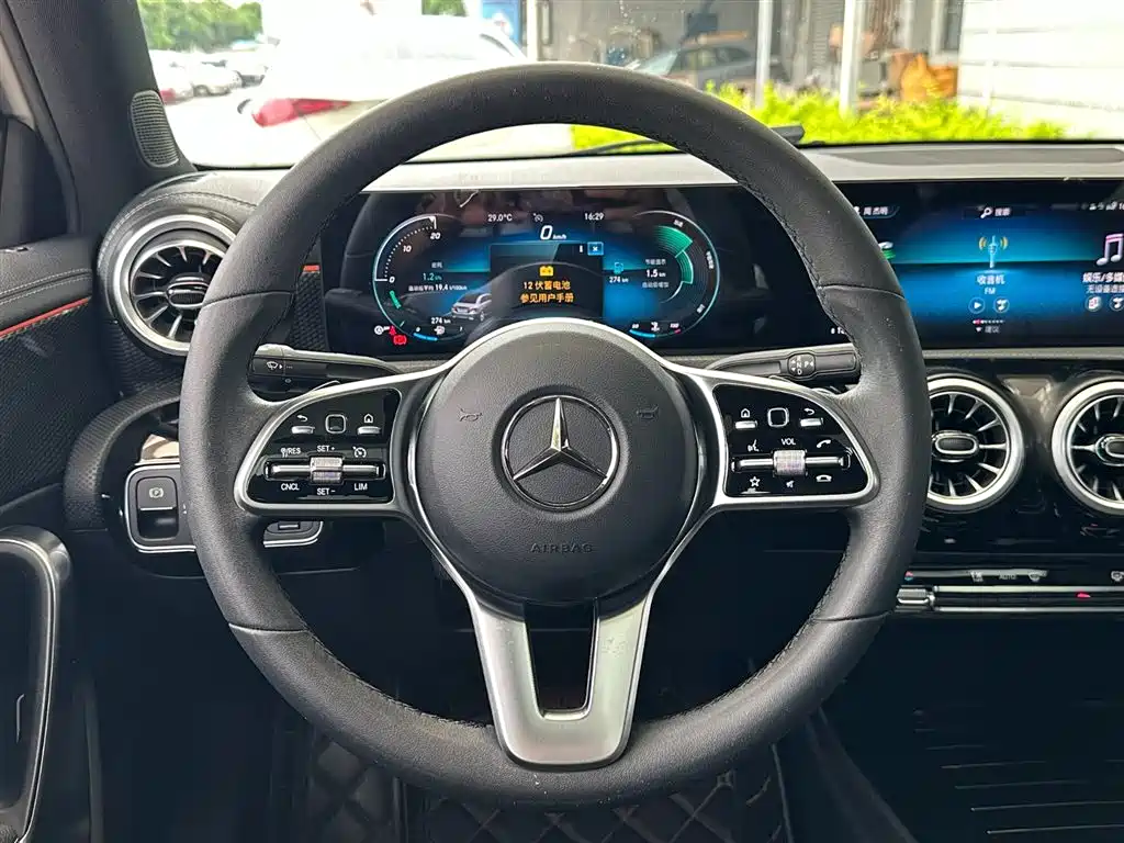 Mercedes-Benz A-Class 2021 A 200 L Sport Sedan Fashion Edition фото 16