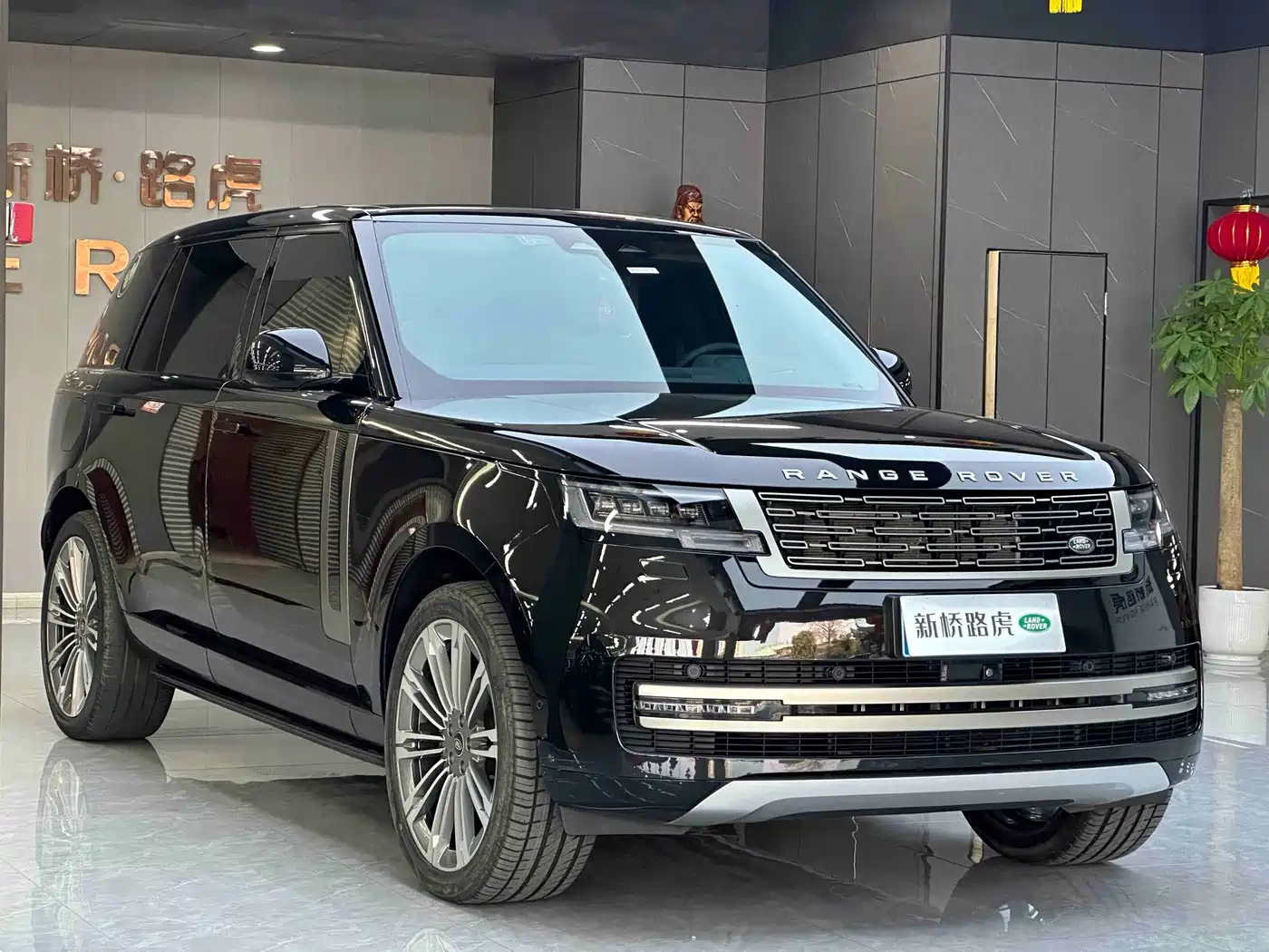 Land Rover Range Rover 2023 Facelift 3.0 L6 400PS Prosperity Extended Version фото 3