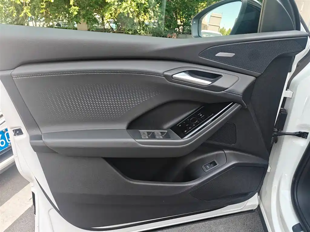 Audi Q6L e-tron 2025 Model Pioneer Edition фото 13