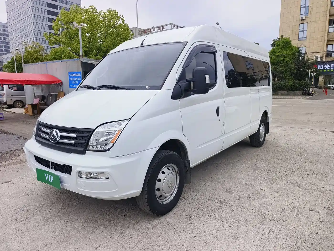 SAIC Maxus Xintu V80 2021 2.0T PLUS AMT Business Travel Edition Long Wheelbase Medium Roof 9 Seats