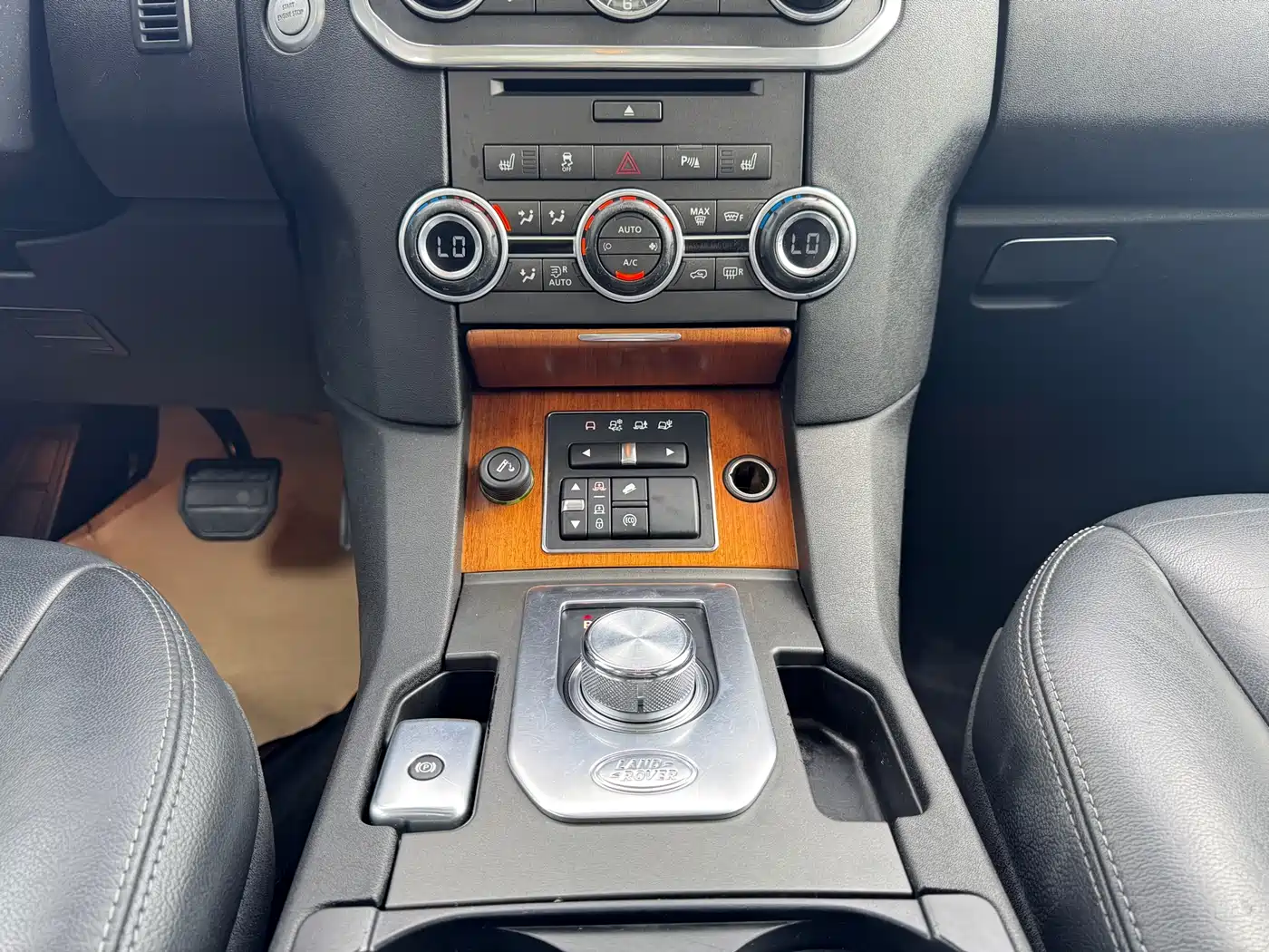 Land Rover Discovery 2015 3.0 SDV6 HSE Diesel фото 11