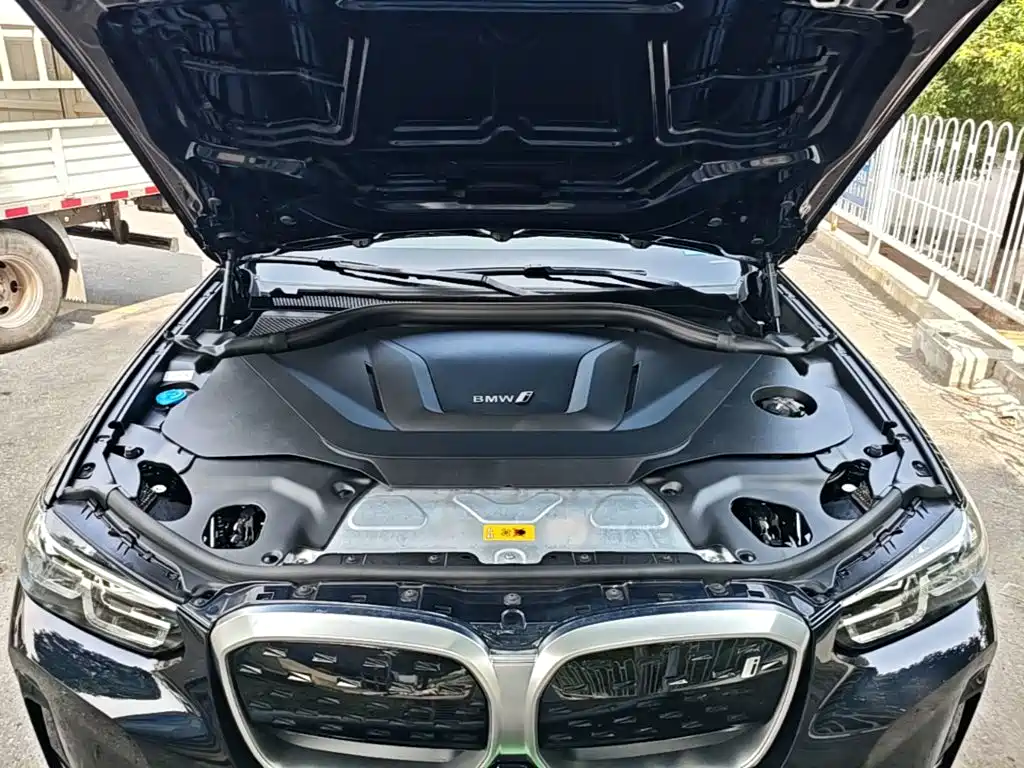 BMW iX3 2025 2024 Leading Edition
