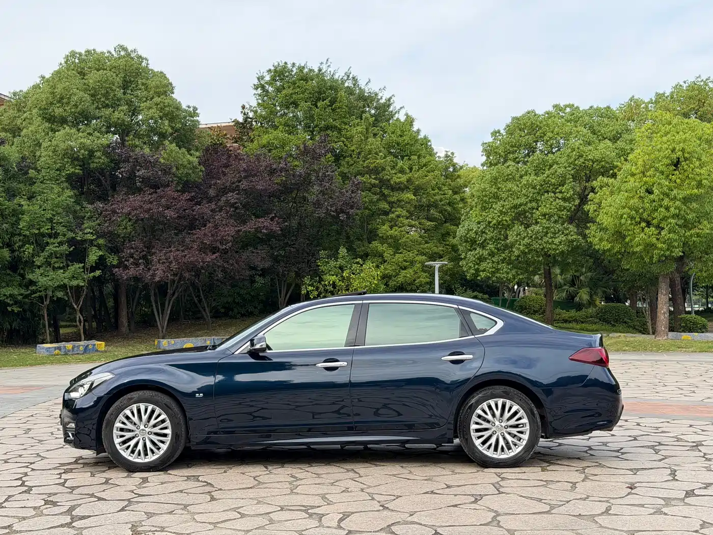 Infiniti Q70 2017 2017 Q70L 2.5L Enjoyment Edition