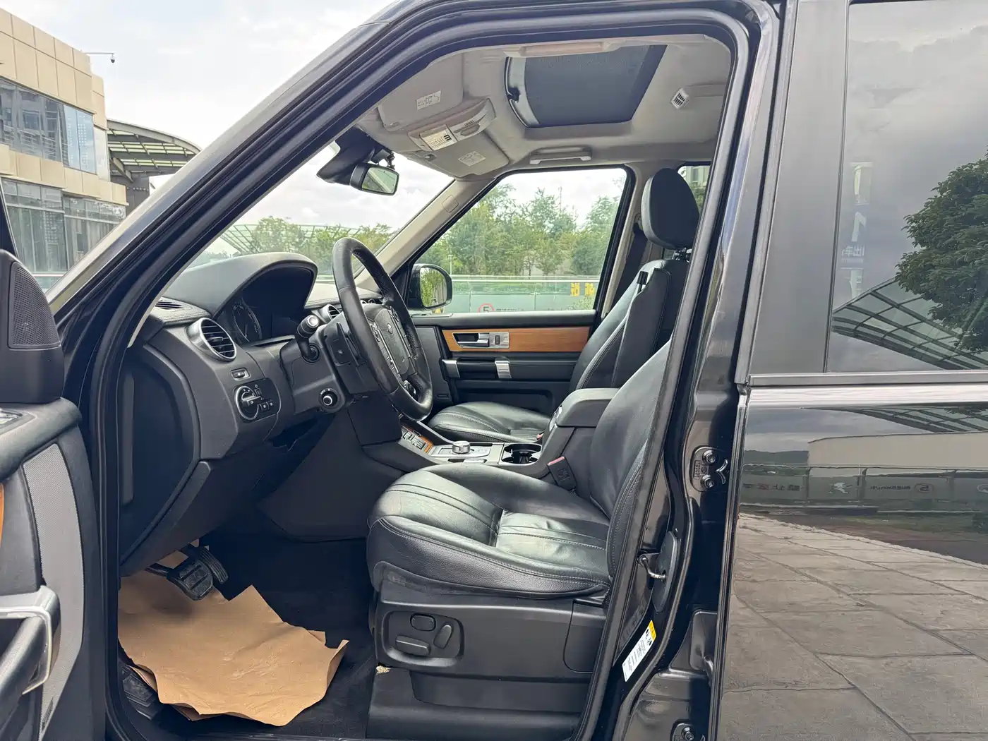 Land Rover Discovery 2015 3.0 SDV6 HSE Diesel фото 8