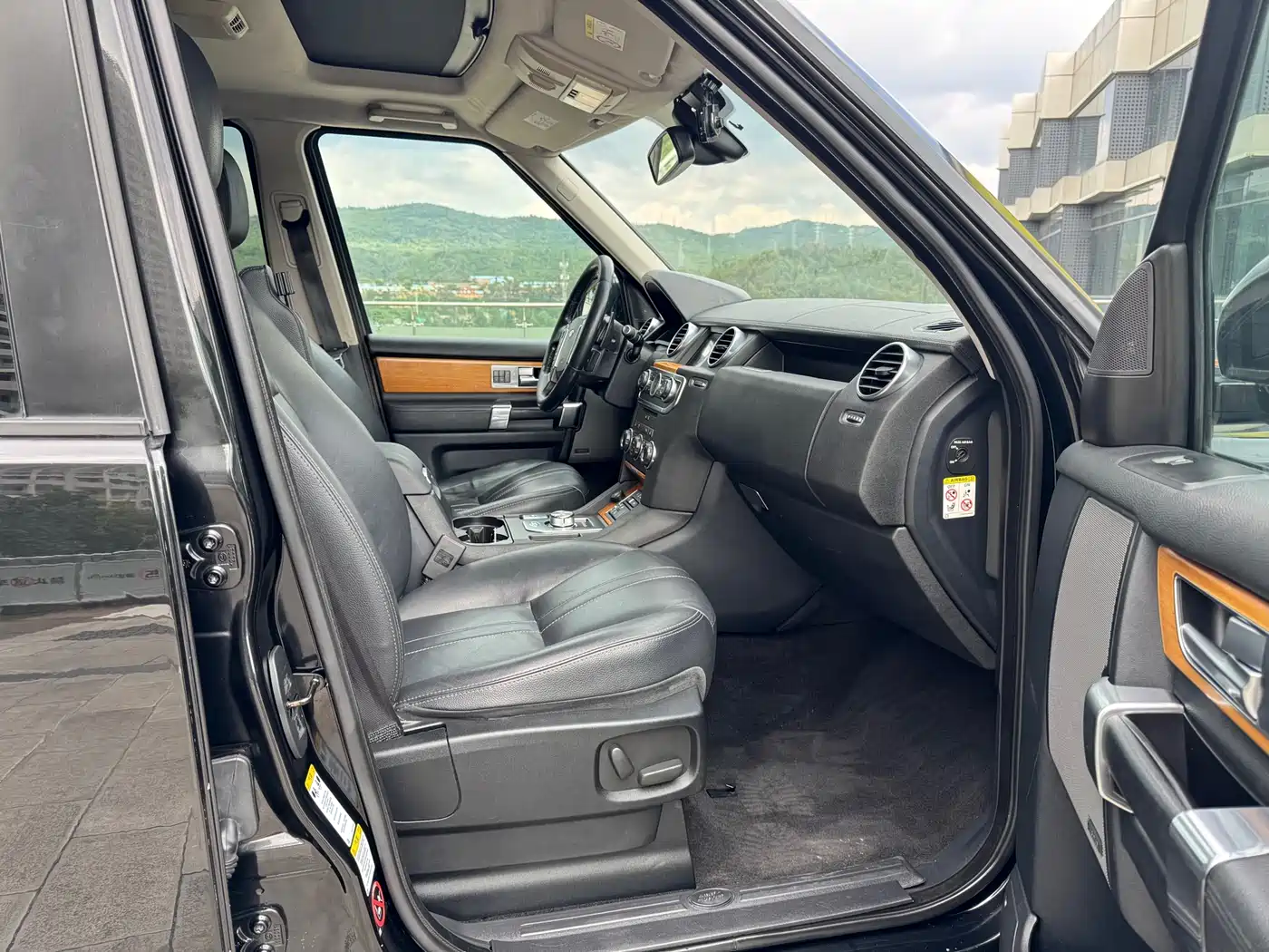 Land Rover Discovery 2015 3.0 SDV6 HSE Diesel фото 15