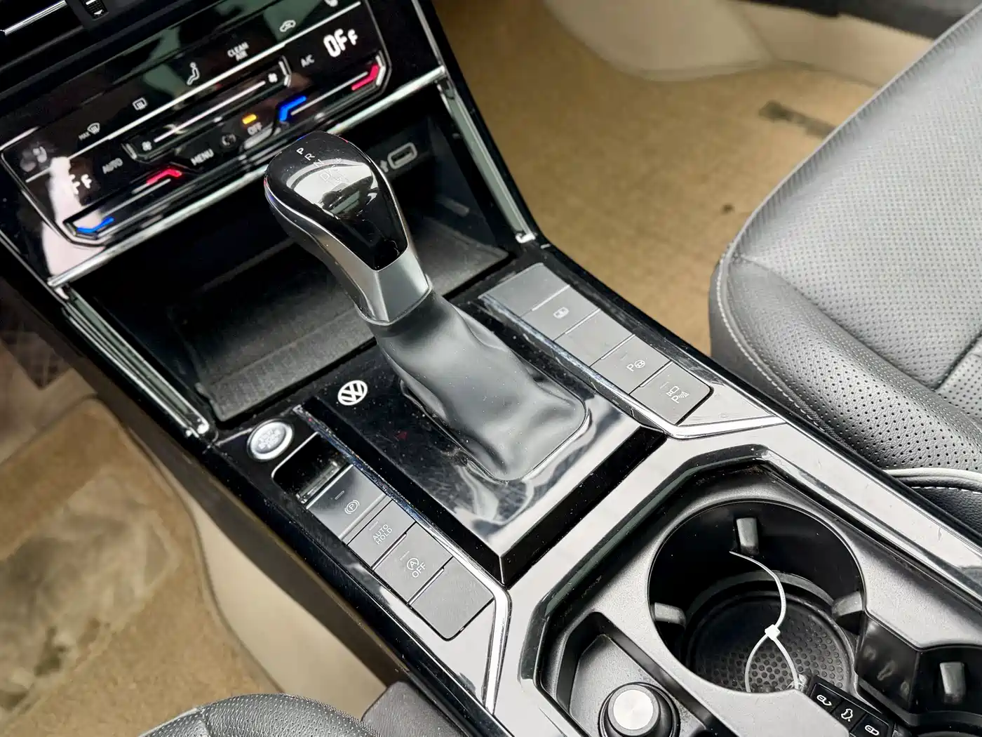 Volkswagen Passat 2023 Facelift 330TSI Starlight Premium Edition фото 10