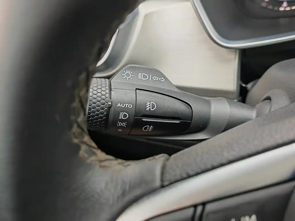 Фото 21 - Geely Binyue