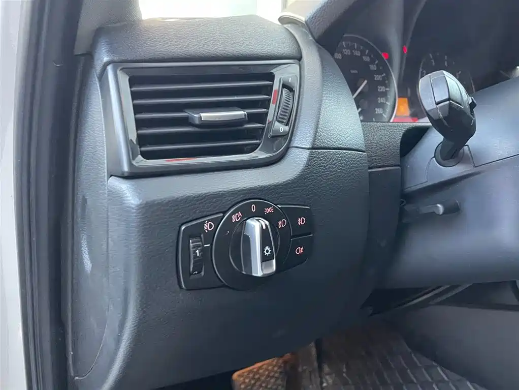 BMW X1 2015 Model sDrive18i Fashion Advanced Edition фото 7