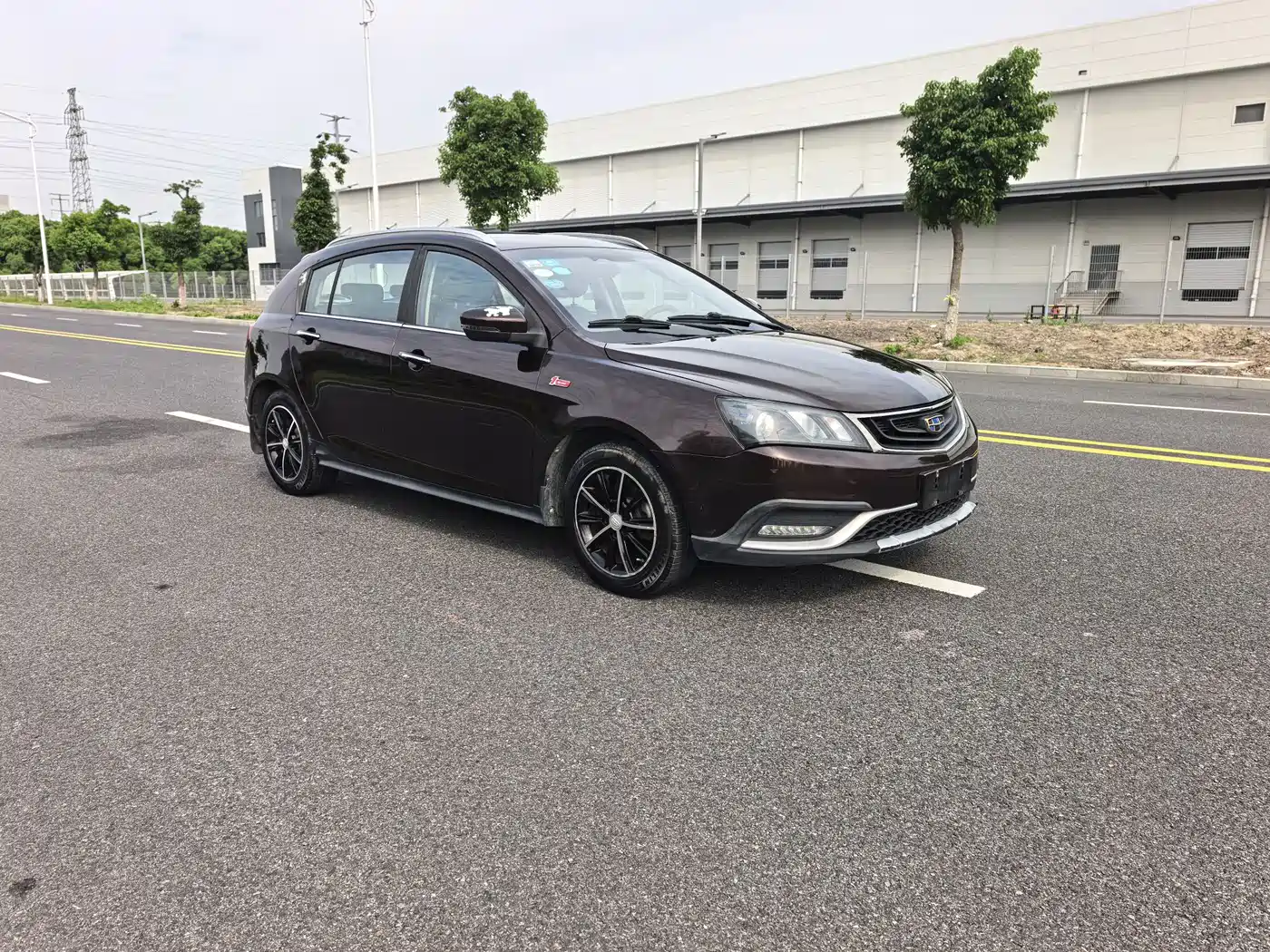 Фото 3 - Geely Emgrand
