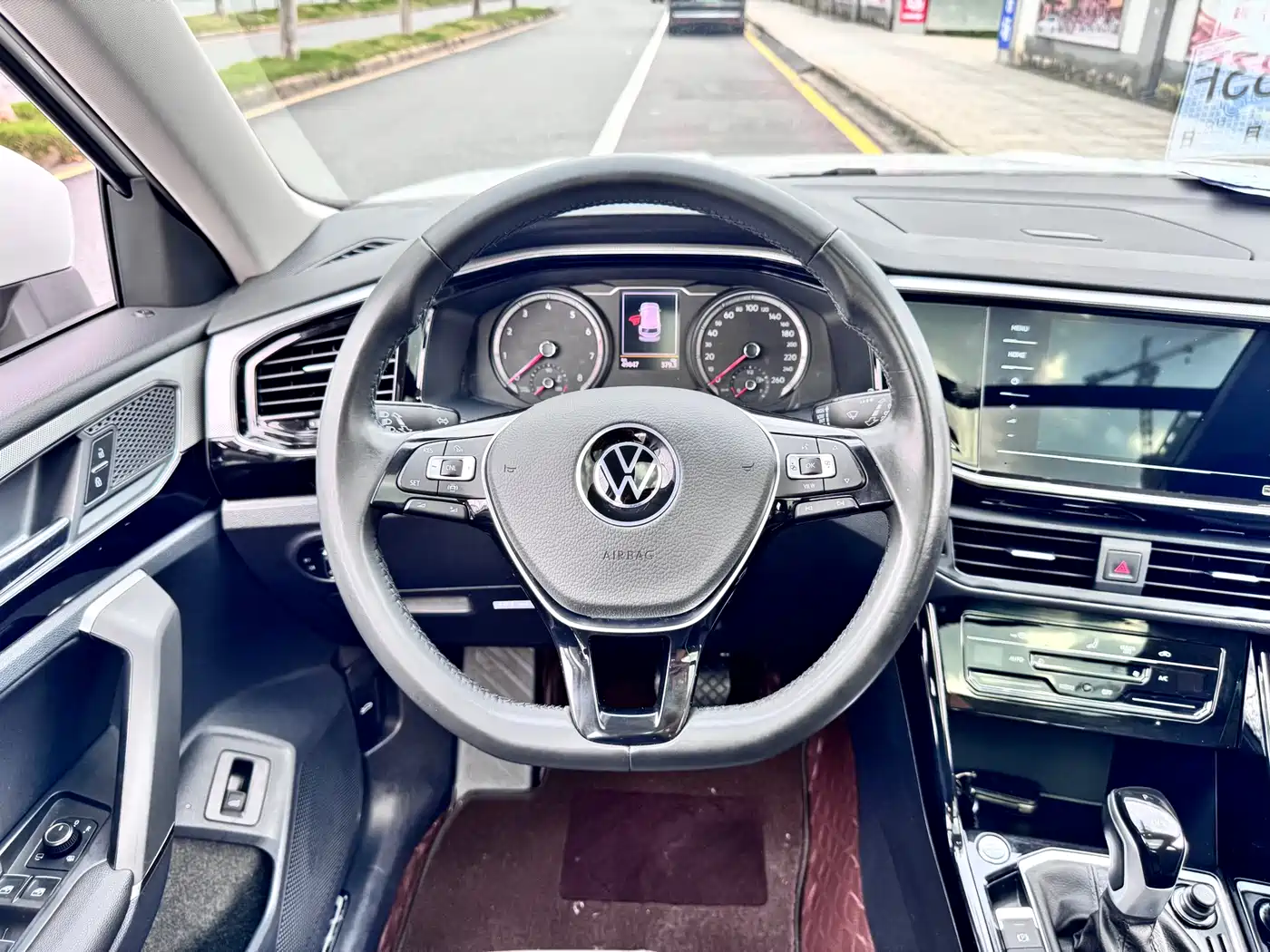 Volkswagen Tayron 2022 280TSI 2WD Luxury Smart Connect Edition фото 12