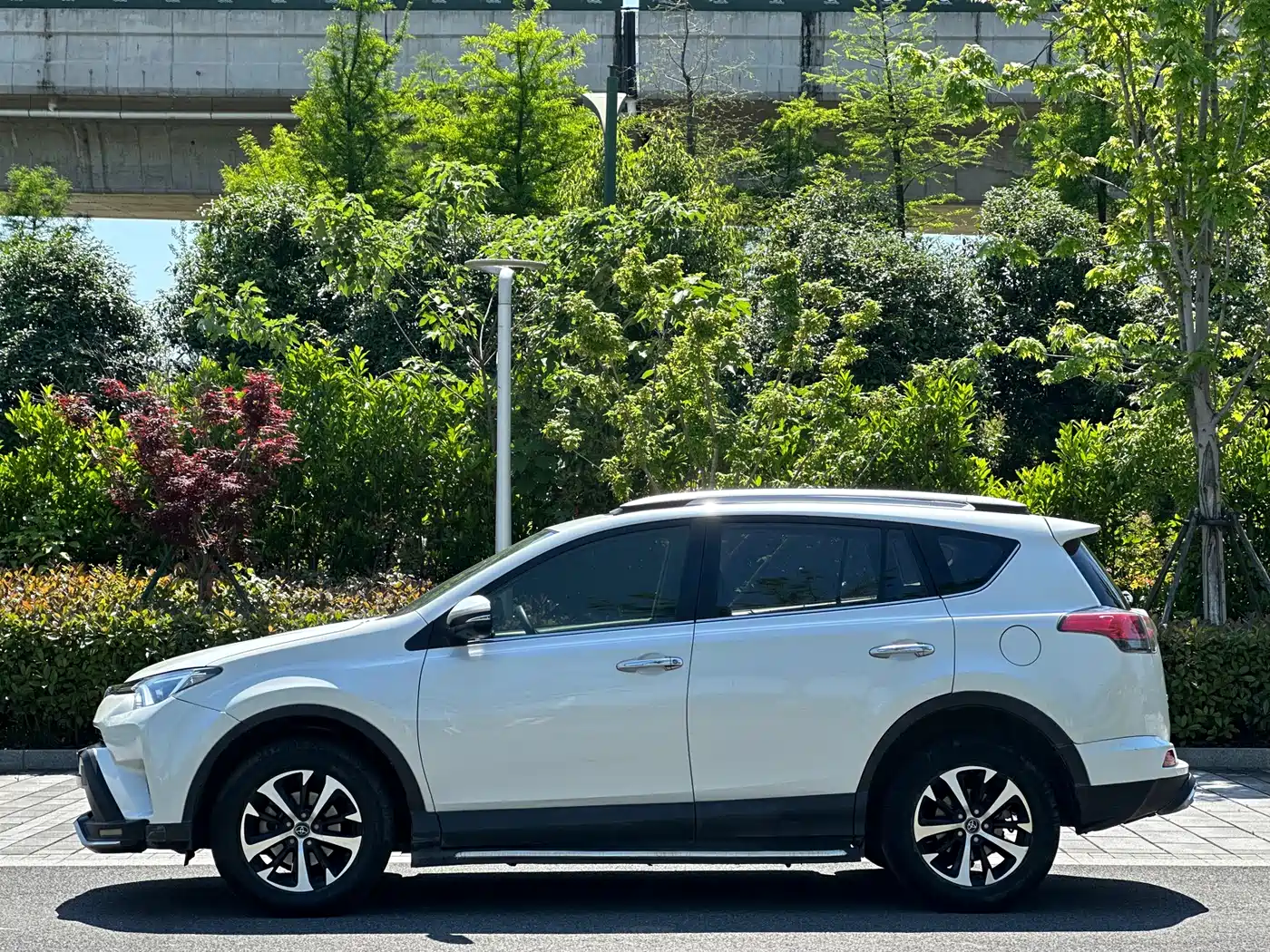 Toyota RAV4 Rongfang 2016 2.0L CVT 2WD Trend (China V) фото 7