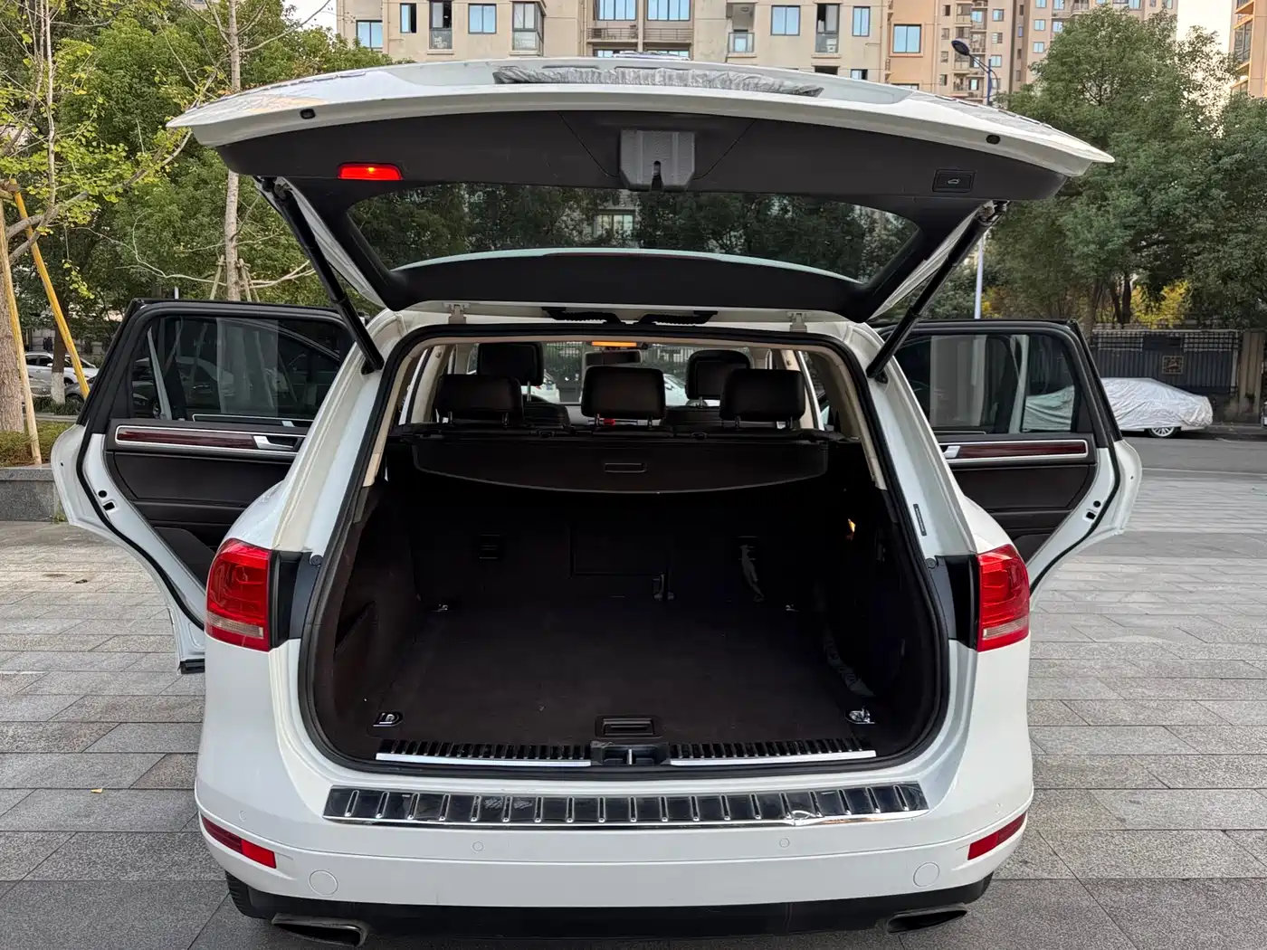 Volkswagen Touareg 2013 3.0TSI X 10th Anniversary Limited Edition фото 14
