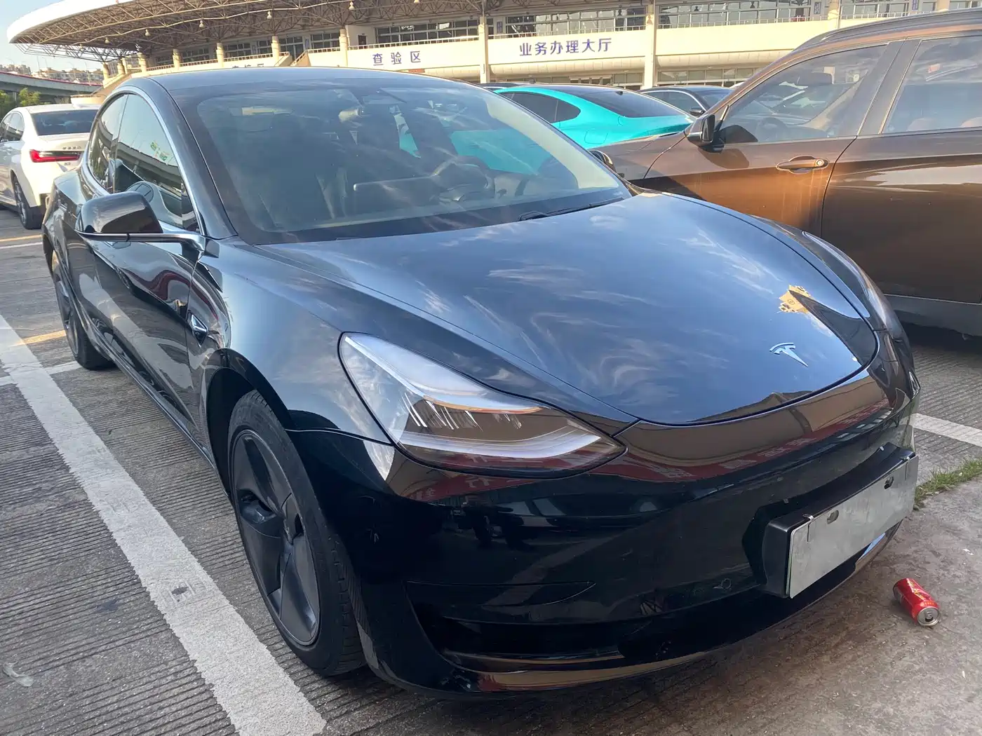 TESLA MODEL 3