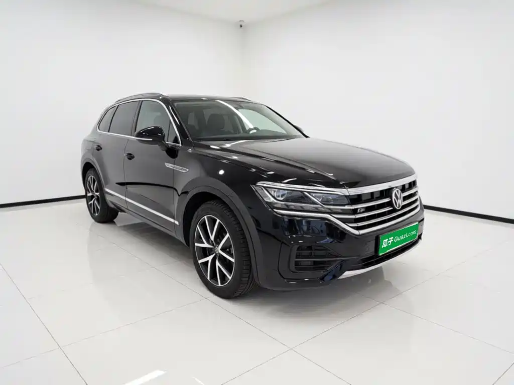Фото 3 - Volkswagen Touareg