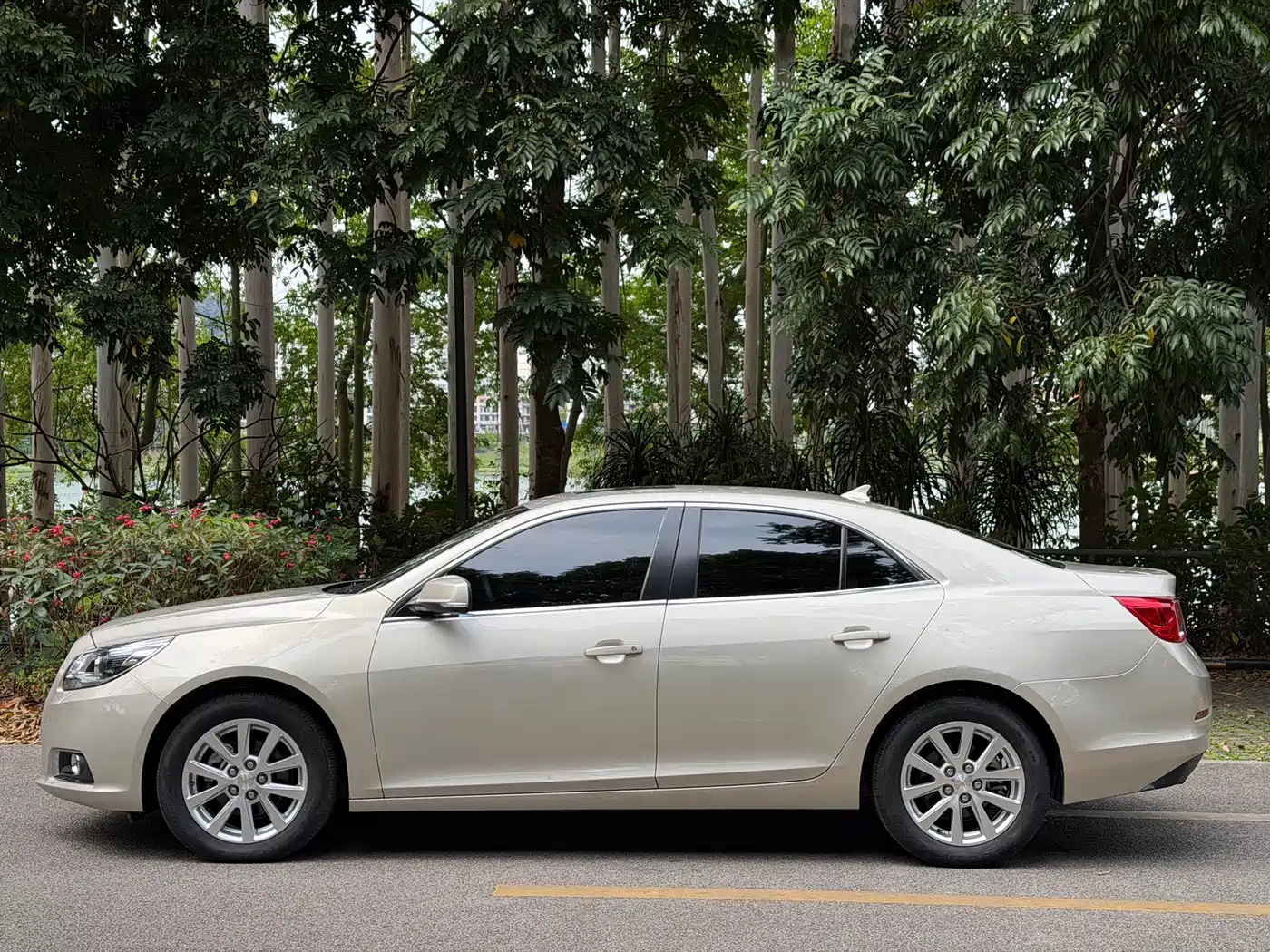 Chevrolet Malibu 2014 2.0L Automatic Luxury фото 2