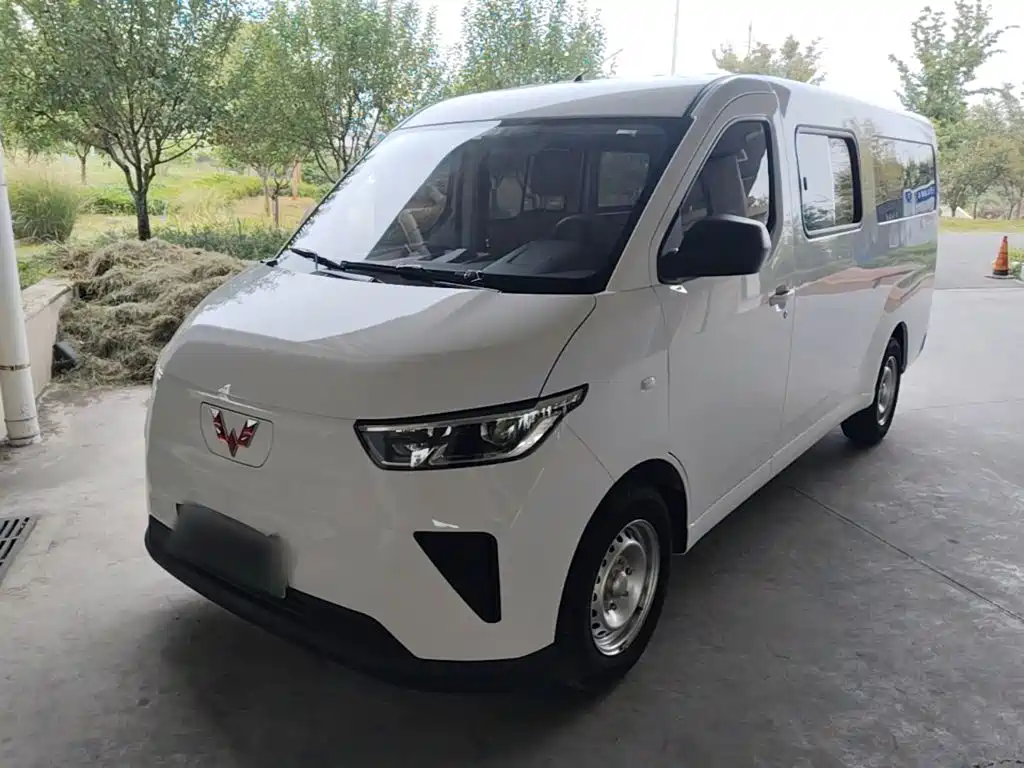 Wuling Motors Wuling Yangguang 2025 2024 300KM Comfort Bus Version 75kW
